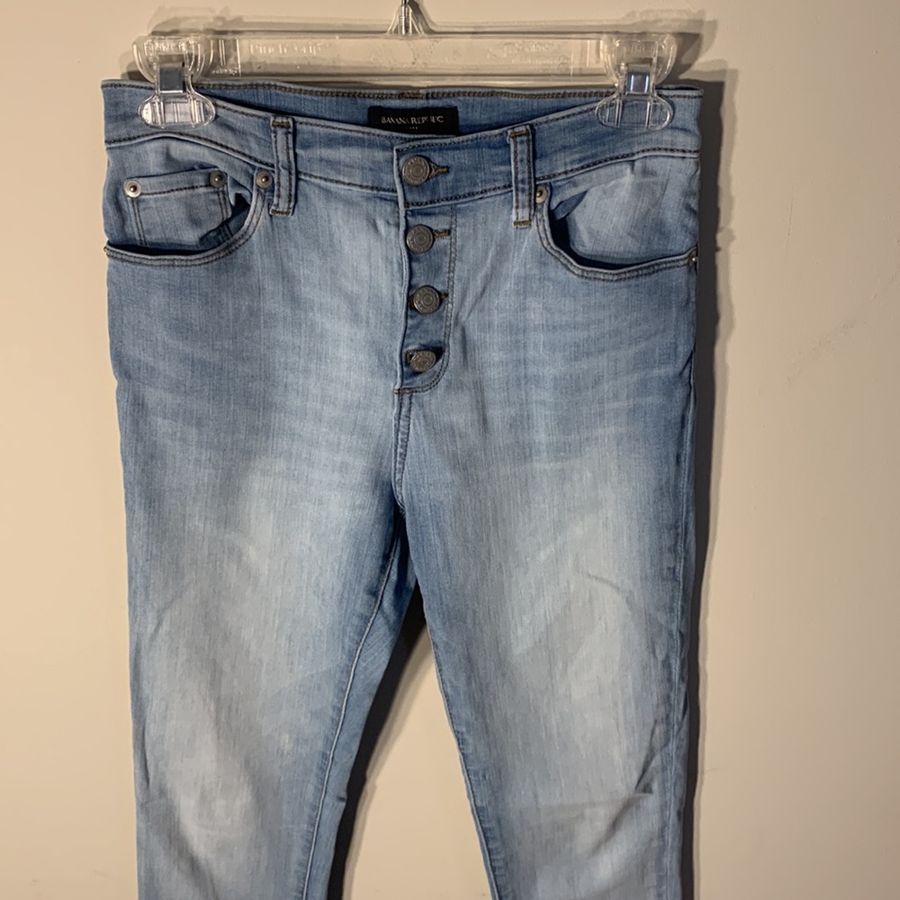 Banana Republic Light Wash Skinny High Rise Blue Jeans w. 4 Button Front Size 2 - Picture 3 of 6